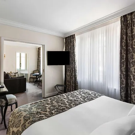 Western D'est Hotel 4*