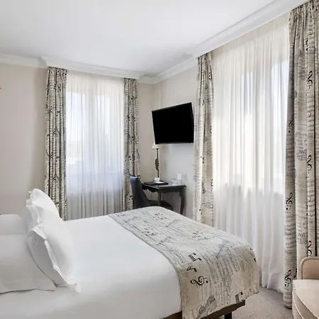 Western D'est Hotel 4*