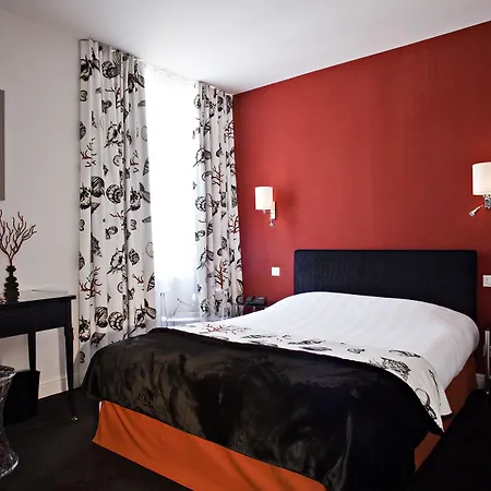 Western D'est Hotel 4*