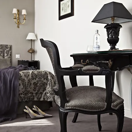 Western D'est Hotel 4*