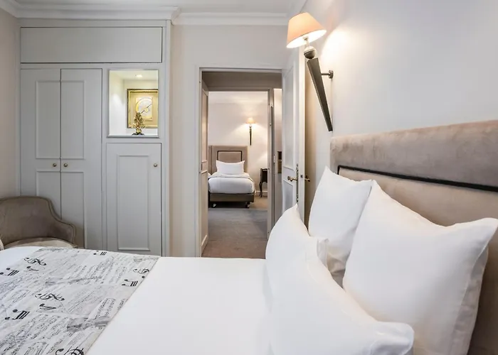 Western D'est Hotel 4*