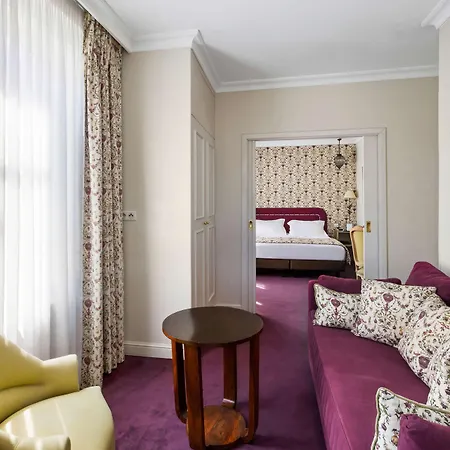 Western D'est Hotel 4*
